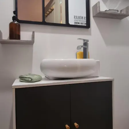 Appartement T1 Renove 28m2 Cosy Confort ! *